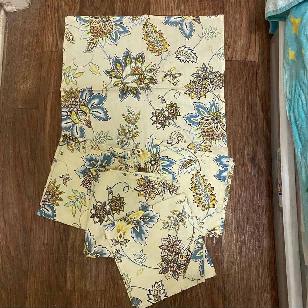 Ridgefield Home Set Lot Of 5 Cloth Dinner Napkins 17” Square Beige Floral Vtg